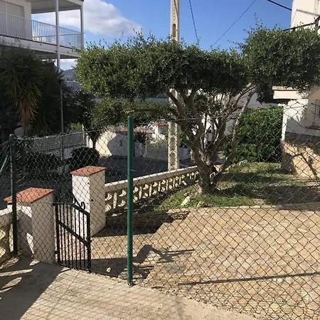 Planta Baixa Amb Jardi I Vistes Al Mar דירה